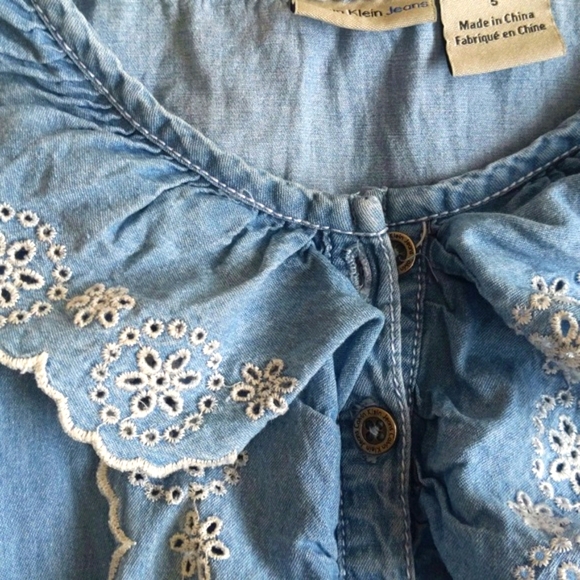 calvin klein jeans eyelet lace ruffle denim chambray tiered dress 4T toddler - Picture 3 of 11